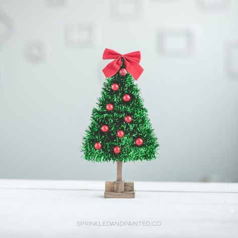 DIY Foam Board Christmas Trees - Sprinkled and Painted at KA Styles.co Foam Board Crafts, Christmas Tree Decorations Diy, Christmas Hacks, Christmas Tree Crafts, Diy Christmas Decorations Easy, Christmas Projects Diy, Xmas Diy, Diy Crafts For Gifts, Foam Crafts