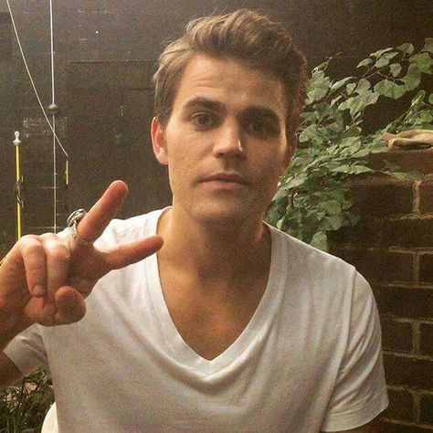 TVD Season 7 BTS Paul Wesley Tvd Men, Paul Vampire Diaries, Happy Birthday Paul, Tvd Cast, Paul Wesley Vampire Diaries, Ian Somerhalder Vampire Diaries, Tvd Universe, Damon And Stefan, Vampire Diaries Stefan