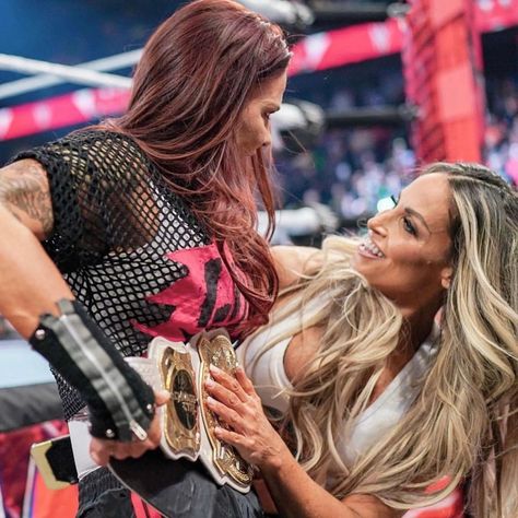 Aew Women, Wwe Lita, Wwe Trish, Wwf Superstars, Trish Stratus, Wwe Women, Wwe Legends, Wrestling Divas, Wwe Womens