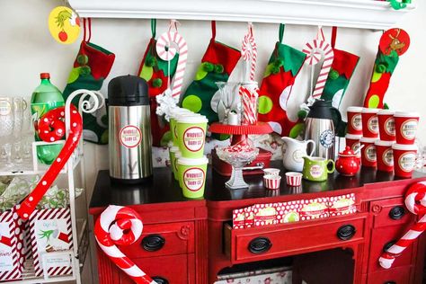 Grinch Coffee Grinch Coffee Bar, Grinch Drink, Grinch Coffee, Grinch Birthday, Coco Bar, Holiday Party Ideas, Grinch Christmas Decorations, Christmas Holiday Party, Hot Coco