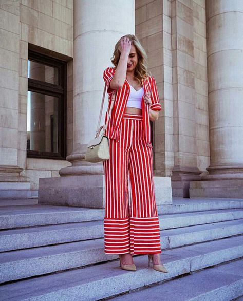 Summer Outfits Zara, Long Floral Gown, Co Ords Outfits, Blonde Fashion, Saree Blouse Neck Designs, Outfit Zara, Work Wear Outfits, Striped Two Piece, Stylish Short Dresses