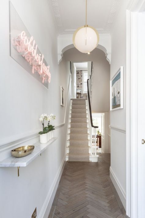 Townhouse Hallway, Small Entrance Hall Ideas, Small Entrance Halls, Narrow Hallway Decor, Entrance Hall Decor, Entryway Stairs, Townhouse Interior, Victoria House, Small Entrance