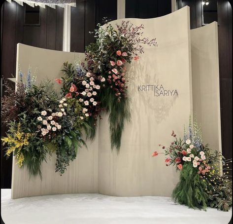 Wedding Flowers Decoration, Wedding Photo Display, Wedding Stage Backdrop, Wedding Background Decoration, Wedding Entrance Decor, Wedding Stage Design, Dream Wedding Decorations, Wedding Planning Decor, Wedding Backdrop Design