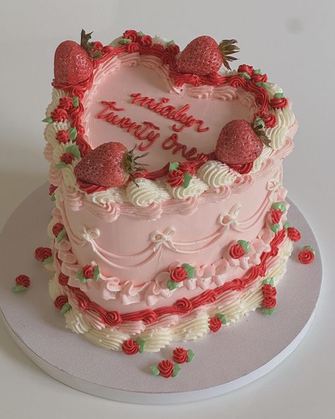 recreated this client’s inspo by @sweet.foundation and i just loved how it turned out 🥹 🍰: strawberry cake filled with fresh berries and Swiss meringue buttercream 🍓🧈 - #pipingtips #buttercreamcake #explorepage #explorepage✨ #buttercreamdecorating #buttercreamcakes #cakedesign #cakedecorating #tampavintagecake #cakedecorator #buttercreampiping #vintagecake #pink #pinkcake #cakebusiness #pinkvintagecake #pinkheartcake #tampabakery #tampacakes Cakes To Recreate, 21st Birthday Cake Strawberries, Birthday Cake Meringue, Vanilla Strawberry Cake Design, Vintage Cake With Strawberries, Pink Strawberry Birthday Cake, Fancy Strawberry Cake, Pink And Red Vintage Cake, Birthday Cake Strawberry Decoration