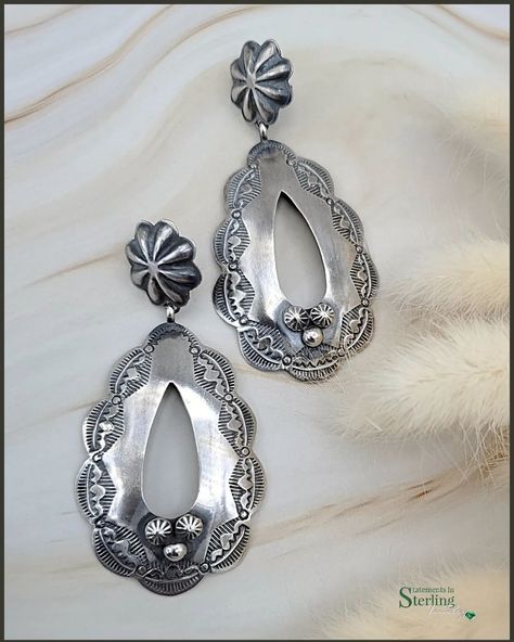 Gorgeous sterling silver concho earrings, designed and handcrafted by Indigenous Silversmith Rita Lee. Beware of fakes and copies! Statementsinsterlingjewelry.ca only sources our products from reputable, established businesses who operate ethically, honoring the artists' work as we all should. 🧡🦋 #statementsinsterlingjewelry #ritalee #navajo #finesterlingsilverjewelry #Indigenousartisans #nativeamericanjewelry #ethicallysourced #authentic #realoriginalcollectiblekeepsakes #conchoearrings Edges Heart, Concho Earrings, Native American Jewellery, American Indian Jewelry, Heart Motif, Sterling Jewelry, Turquoise Stones, Kingman Turquoise, Classic Jewelry