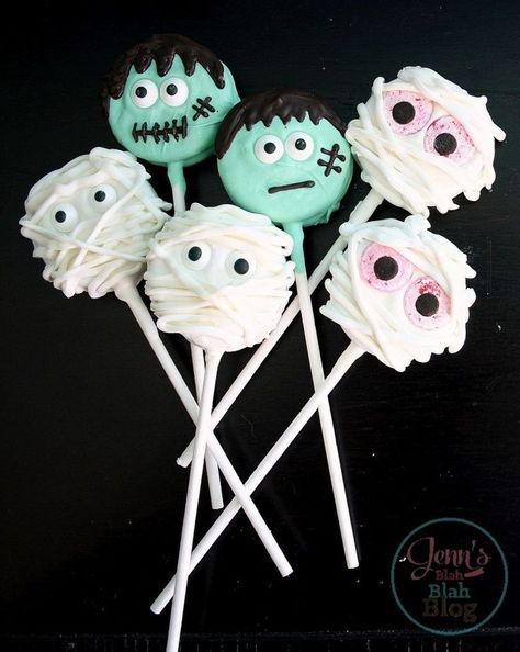 Looking for a last-minute, easy Halloween craft? Or maybe something to send to school for all the kiddos? How about these super cute Oreo Mummies and Frankensteins? These cute little cookie pops were not only easy to make, but they are also budget friendly and peanut free. I made almost 100 of them for my Son and Oreo Cookie Pops, Easy Halloween Craft, Halloween Oreos, Halloween Cookie Recipes, Dulces Halloween, Fun Halloween Food, Oreo Pops, Halloween Recipe, Easy Halloween Crafts