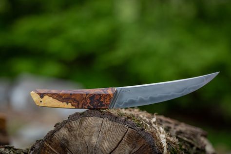 A Kwaiken style blade in W2 steel and desert ironwood handle. Kwaiken Knife, Tactical Swords, Camping Hacks Diy, Damascus Blade, Japanese Knife, Knife Design, Cool Knives, Knife Handles, Hunting Knife