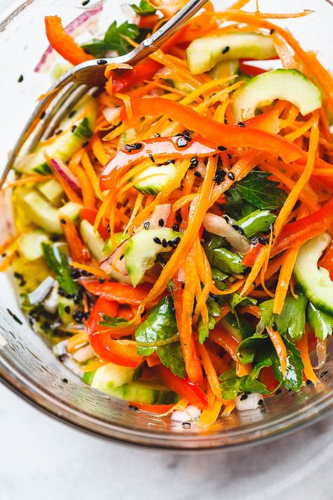 Asian Noodle Salad - With the Best Ever Ginger Vinaigrette. This vegan make-ahead salad is loaded up with healthy veggies and perfect for midweek lunches or larger gatherings. Asian Ginger Salad, Asian Noodle Salad Recipe, Asian Salads, Ginger Vinaigrette, Ginger Salad, Asian Noodle Salad, Make Ahead Salads, Noodle Salad Recipes, Asian Noodle