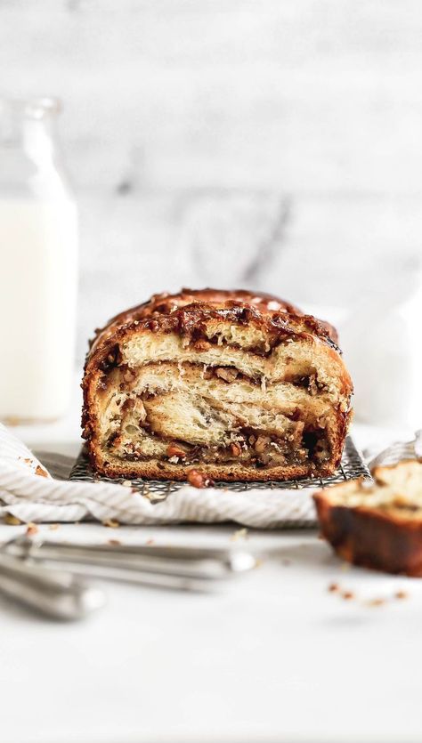 This babka recipe is filled with pecans, brown sugar, and cinnamon. It's the perfect Thanksgiving dessert recipe that everyone will love! #babka #thanksgiving #pecanpie #pecanbabka #butternutbakery Butternut Bakery, Babka Recipe, Thanksgiving Food Desserts, How To Roast Hazelnuts, Perfect Thanksgiving, Food Blogs, Pecan Pie, Pecans, Cinnamon Rolls