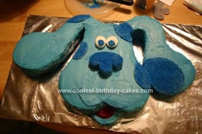 Homemade Blue's Clues Cake: I made this Blue's Clues cake for my daughter's 3rd birthday. She requested a Blue cake even though she doesn't watch the show. I looked at a lot of cakes 30th Birthday Party Food, Blues Clues Cake, Blue's Clues Birthday, Blues Clues Birthday, Blue Sprinkles, Blue Birthday Cakes, Ideas For Birthday Party, Clue Party, Diy Birthday Banner