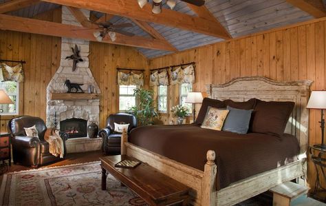 8 Rustic Bedrooms Done Right Green Bedroom Rustic, Log Cabin Homes Interior, Cabin Homes Interior, Rustic Style Bedroom, Rustic Lodge Decor, Rustic Style Furniture, Painted Bedroom, Rustic Style Decor, Bedroom Rustic