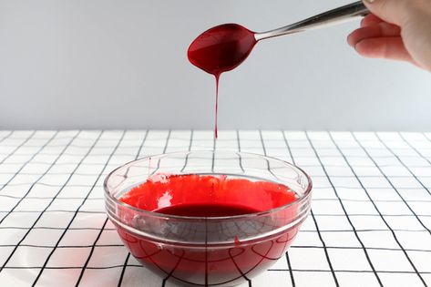 Edible Blood Recipe, Bolo Halloween, Purple Food Coloring, Diy Edible, Halloween Food Treats, Easy Tricks, Chocolate Syrup, Halloween Desserts, Strong Nails