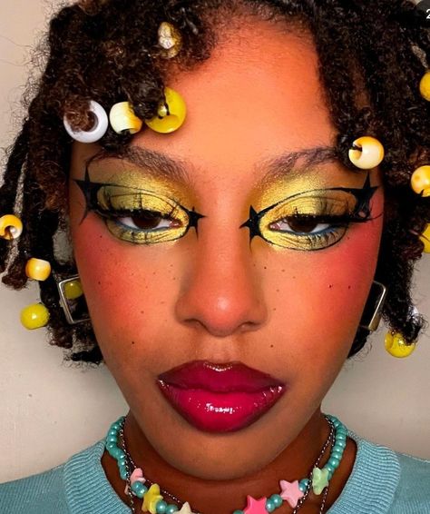 Spiral Eye Makeup, Simple Creative Makeup, Whimsical Makeup Black Women, Juneteenth Makeup Looks, Unique Makeup Ideas Creative, Swirly Eye Makeup, Crazy Makeup Ideas, Fairy Makeup Looks, Abstract Makeup Looks