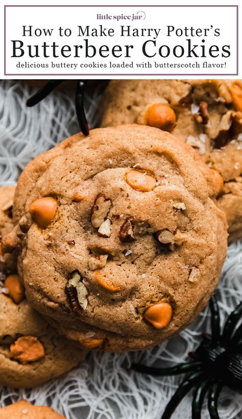 Harry Potter's Butterbeer Cookies – Butterscotch chip speckled salty and sweet cookies that are so yummy! You have to try these! #harrypotter #harrypottercookies #butterbeercookies #butterbeer #butterscotchcookies | Littlespicejar.com Cookies Butterscotch, Butterbeer Cookies, Adorable Desserts, Butterscotch Chip, Beer Cookies, Harry Potter Butter Beer, Hp Movies, Desert Drinks, Butterscotch Cookies