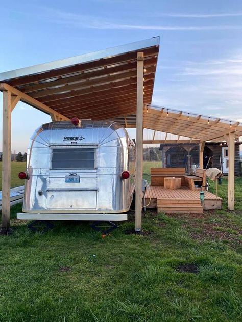 Camper Under Carport, Travel Trailer Outdoor Living Space, Airstream Shelter, Rv Shelter Ideas, Permanent Camper Site Ideas, Airstream Storage, Trailer Porch, Porch For Camper, Rv Port