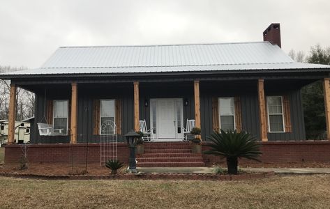 Black House Tin Roof, Black Tin Roof House, Tin Siding House, Black Tin Roof, Building Farmhouse, Outbuilding Ideas, Tin Roof House, Western Architecture, Shed Tiny Home