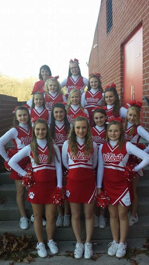 Glenwood Middle School Cheerleaders 2014-15 Emily 2nd down on right. Middle School Cheerleading Pictures, Middle School Pics, Middle School Cheerleader, Middle School Cheerleading, Middle School Cheer, Cheer Tips, Cheerleading Picture Poses, Cheer Hacks, School Cheerleading