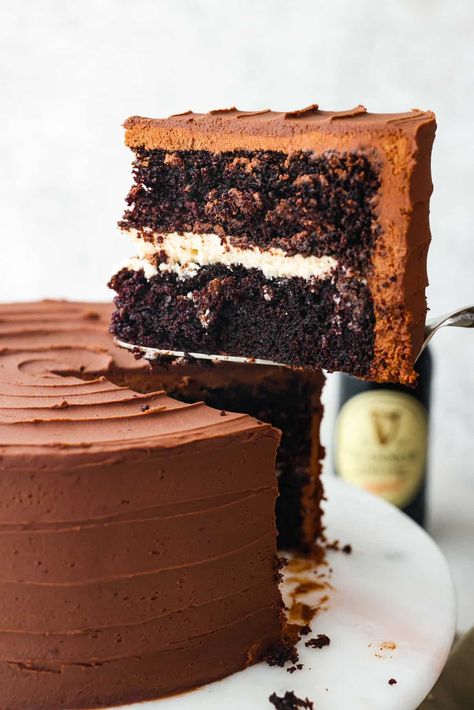 Guinness Chocolate Cake, Beer Cakes, Chocolate Guinness Cake, Guinness Chocolate, Guinness Cake, Cold Cake, Ganache Frosting, Beer Cake, Buttercream Filling