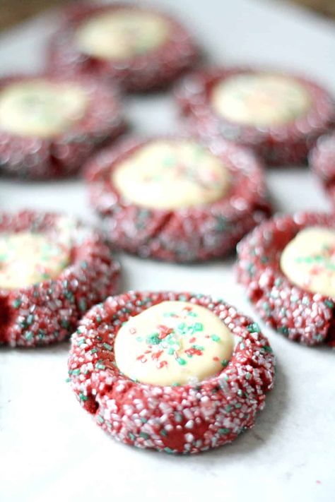 These red velvet thumbprint cookies are so rich and fluffy with the perfect amount of creamy cheesecake filling. They are perfectly festive and delicious! Cheesecake Thumbprint Cookies, Red Velvet Cheesecake Cookies, Holiday Cheesecake Recipes, Cheesecakes Recipes, Perfect Cheesecake Recipe, Holiday Cheesecake, Recipes Cheesecake, Perfect Cheesecake, Recipes Pumpkin