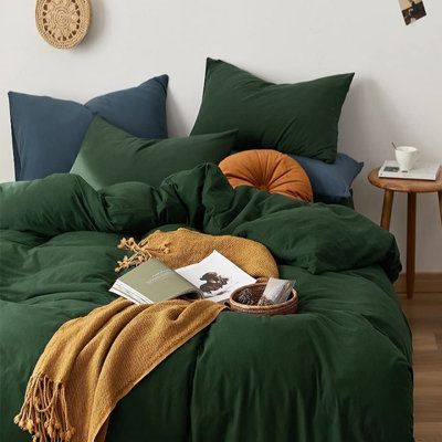 1.Modern Reversible Design Duvet Cover Set, Plain Solid Colour Pattern, Simple and Elegant,makes it easier to change bedroom style, nice gift for family, friends and workmate.2.Size: Twin duvet cover 68x90in (168x229cm) and 1x pillowcase 20x30in (50x75cm)Not include comforter.Queen duvet cover 90x90in (229x229cm) and 2x pillowcases 20x30in (50x75cm). Not include comforters.King duvet cover 104x90in (264x229cm) and 2x pillowcases 20x36in (50x91cm);Not include comforter.3.Made of high quality supe Green Comforter Bedroom, Green Comforter, Green Sheets, Green Duvet, Green Duvet Covers, Twin Duvet Cover, Bed Comforter Sets, Bedroom Style, Pattern Simple