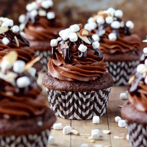 Rocky Road Cupcakes - Your Cup of Cake Rocky Road Cupcakes, Cake Mini, Rocky Road, Fun Cupcakes, Yummy Cupcakes, Dessert Cupcakes, Chocolate Frosting, Cup Cakes, Chocolate Cupcakes