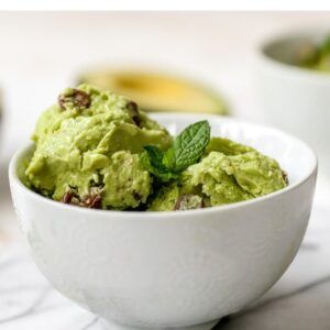 Avocado Ice Cream {Mint Chocolate Chip} | Eating Bird Food Cottage Cheese Avocado, High Protein Vegetables, Blendtec Recipes, Healthy Chocolate Banana, Eating Bird Food, Avocado Ice Cream, Avocado Chocolate, Baby Led Weaning Recipes, Mint Chocolate Chip