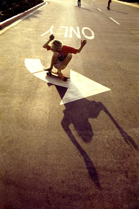 Hugh Holland photograph of kid skateboarding down road Hugh Holland, Stacy Peralta, Tony Alva, Lords Of Dogtown, Jay Adams, Skate And Destroy, Z Boys, Paris Photo, Longboards