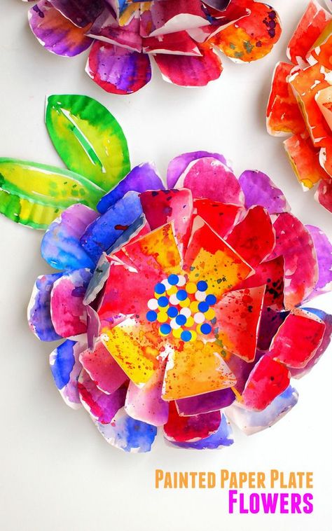 how to make beautiful, hyper-colorful flowers from paper plates- great kids art project for all ages! Paper Plate Flowers, Spring Flower Crafts, Camp Theme, Spring Art Projects, Paper Plate Crafts For Kids, Plate Flowers, Spring Craft, Flower Craft, Kids Water