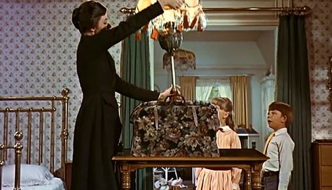 Julie Andrews Mary Poppins, Babysitting Bag, Mary Poppins 1964, Richard Harris, Julie Andrews, Pierce Brosnan, Carpet Bag, Poses References, Mary Poppins