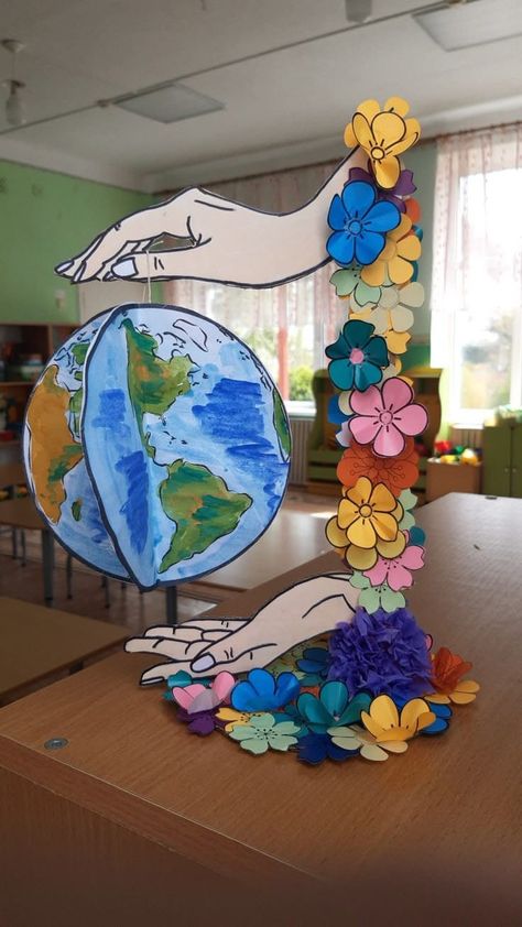 Earth Day Projects For Kids, Diy Crafts For School, School Kids Crafts, School Board Decoration, Creative School Project Ideas, Science Projects For Kids, Preschool Arts And Crafts, Diy Decor Ideas, Board Decoration