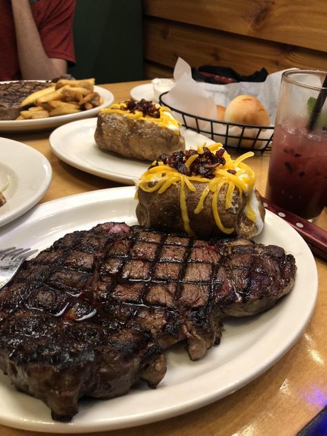 Texas Roadhouse (steaks, loaded baked potato, bread) Texas Roadhouse Menu, Chopped Steak Recipes, Texas Roadhouse Steak, Steak Menu, Steak Sauce Recipes, Chopped Steak, Caramel Recipes Sauce, Birthday Freebies, Texas Roadhouse