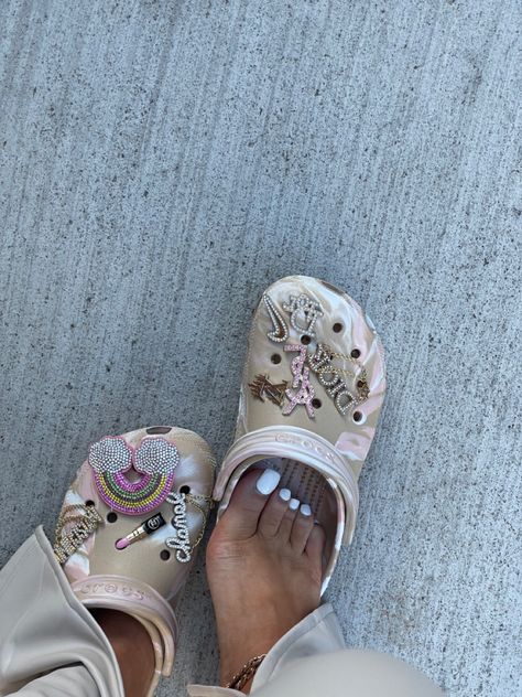 Crocs with bling jibbitz Crocs Black Women, Pink Crocs Outfit Black Women, Camo Crocs With Jibbitz, Pink Crocs With Jibbitz, White Crocs Jibbitz Ideas, Black Crocs With Jibbitz, Marble Crocs, Pink Crocs Outfit, Fye Shoes