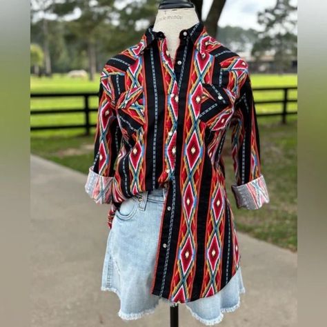 Wrangler Retro Pearl Snap Pristine Condition Sz L Never Worn And Need To Make Room. Love The Back! Wrangler Shirt Outfit, Vintage Western Shirt, Country Fits, Western Clothing, Wrangler Shirts, Yee Haw, Vintage Wrangler, Western Shirt, Vintage Western