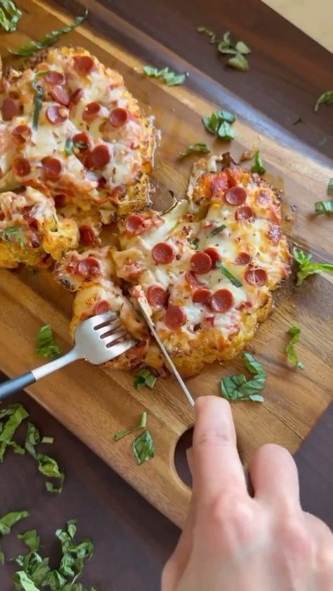 Free_Keto_Recipes | These low carb low calorie CAULIFLOWER PIZZA STEAKS disappeared very quickly off our table. They tasted so good and they’re ready in under… | Instagram Low Carb Low Calorie, Keto Results, Cauliflower Pizza, Free Keto Recipes, Body And Mind, Keto Diet For Beginners, Recipe Of The Day, Low Calorie, Healthy Diet