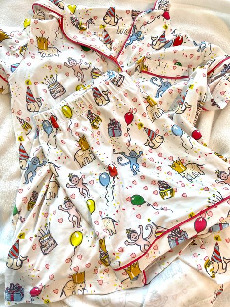 Preppy Wardrobe, Colorful Bead Bracelets, Preppy Inspiration, Pajamas All Day, Cute Pjs, Cute Pajama Sets, Preppy Lifestyle, Sister Outfits, Roller Rabbit