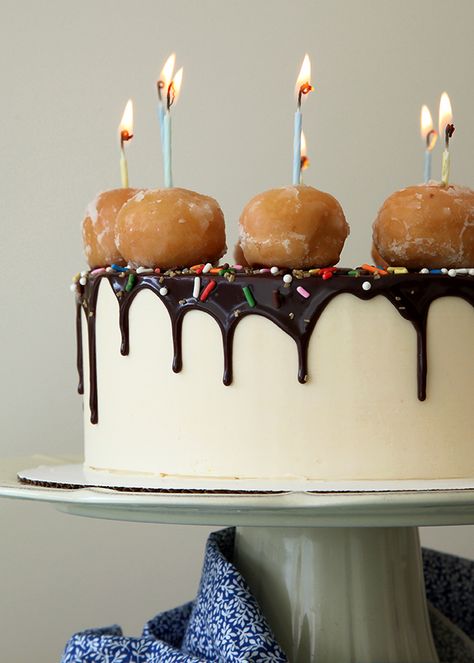 Donut Hole Cake, Banana Honey, Cake Style, Donut Cake, Pumpkin Cake Recipes, Doughnut Cake, Cake Blog, Donut Holes, Birthday Cake Chocolate