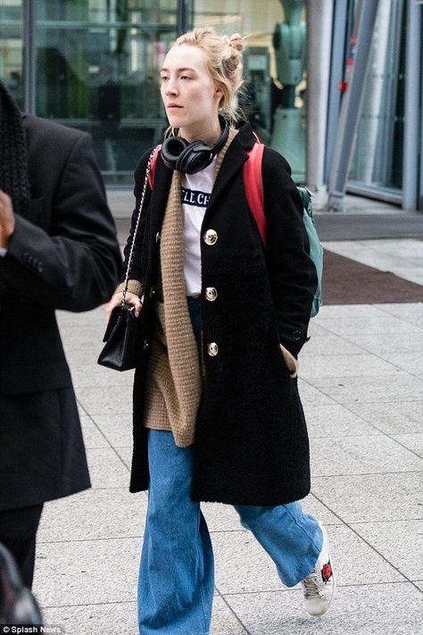 Lady Bird Outfits, Saoirse Ronan Lady Bird, Saoirse Ronan Style, Saoirse Ronan, Gucci Sneakers, Lady Bird, Celebrity Street Style, Dakota Johnson, The Low