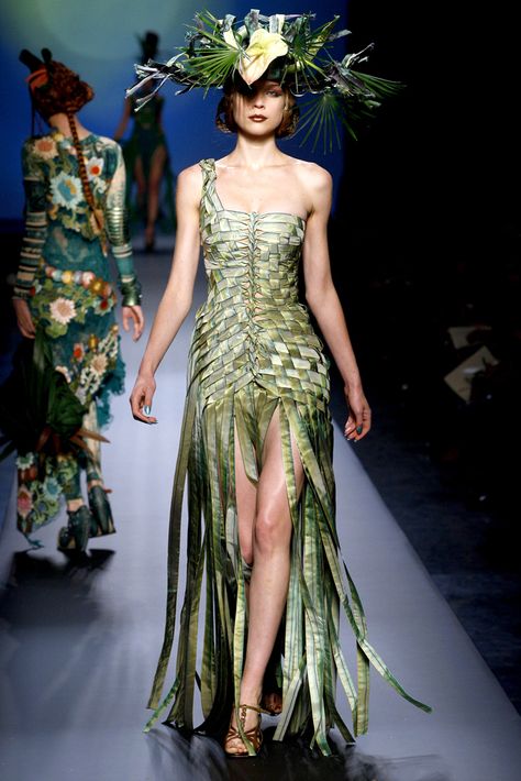 Jean Paul Gaultier Spring/Summer 2010-2011 Haute Couture 2010 Couture, Modern Vintage Dress, Jean Paul Gaultier Haute Couture, Paul Gaultier Spring, Spring Couture, Couture Runway, John Paul, Textiles Fashion, Runway Collection