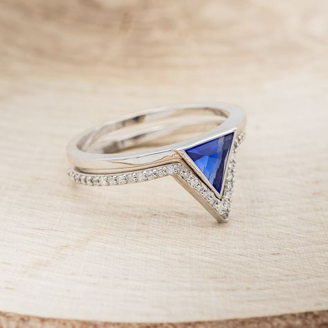 Triangle stone ring