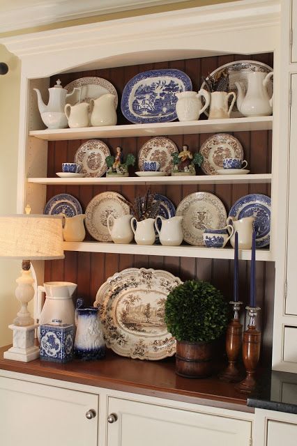 The Polohouse: Blues in the Kitchen Blue And White Farmhouse Decor, Hutch Styling Ideas, China Cabinet Decor, China Hutch Decor, Blue And White Dishes, Hutch Styling, French Vintage Decor, Dish Display, Hutch Decor