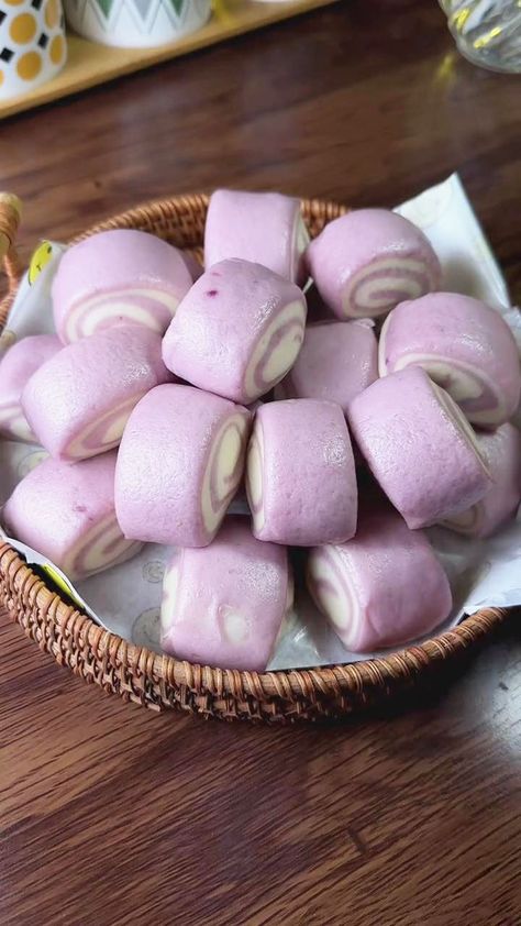 Purple Sweet Potato Mantou (Bun) Purple Sweet Potato Bread, Potato Buns, Sweet Potato Buns, Rice Cake Recipes, Sweet Potato Bread, Purple Sweet Potato, Bean Cakes, Authentic Chinese Recipes, Dumpling Wrappers