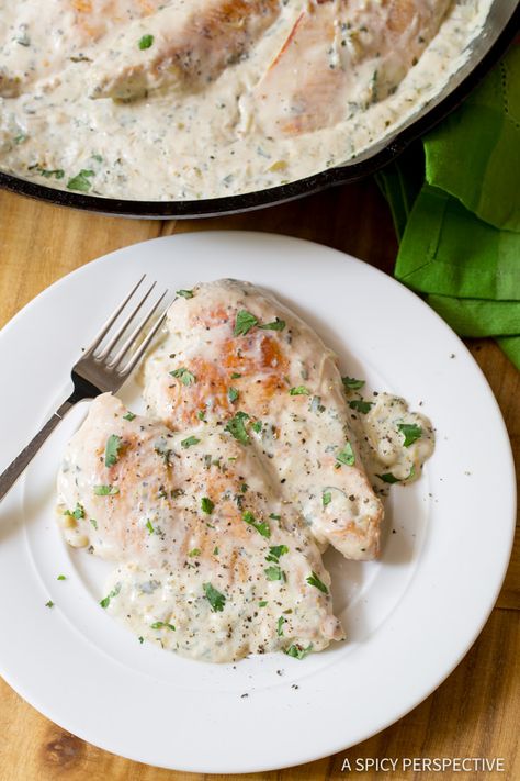 Creamy Salsa Verde Chicken Skillet - A healthy one-pot chicken recipe bathed in a spicy cream sauce that is light on the waistline! A simple… Creamy Salsa Verde Chicken, Spicy Cream Sauce, Salsa Verde Chicken Recipe, Creamy Salsa Verde, Sour Cream Chicken Enchilada Recipe, Creamy Salsa, Verde Chicken, Salsa Verde Chicken, Sour Cream Chicken