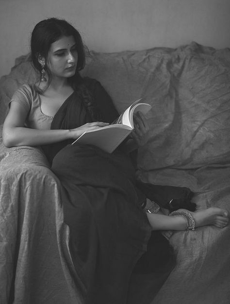 Asmita Biswas on Twitter: "have y'all looked at fatima sana shaikh??… " Chitrangada Singh, Baby Zebra, Indian Goddess, Indian Photoshoot, Photoshoot Dress, Actors Images, Indian Designer Outfits, Pose Reference Photo, Let's Talk