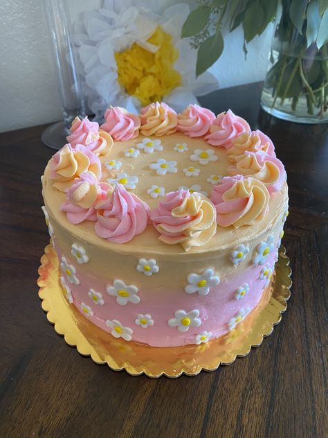 Flower Cake First Birthday, Sunflower Number Cake, Ombre Cake With Flowers, Pink And Yellow Cake, Daisy Birthday Cake, Ombré Cake, Daisy Cakes, Creative Cake Decorating, Candy Cakes