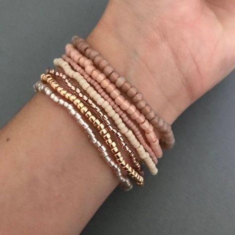 Rose Gold Bracelet Set, Ankle Bracelets Diy, Diy Beaded Bracelets, Bracelets Beaded, Gold Bracelet Set, Beaded Necklace Diy, Diy Bracelet Designs, Beads Bracelet Design, Bracelets Diy