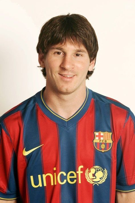 Messi Hairstyle, L Messi, Young Messi, Ronaldo Pictures, Messi Barcelona, Lionel Messi Barcelona, Lionel Andrés Messi, Soccer Tips, Sport Icon