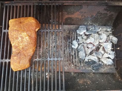 A beef brisket on a charcoal grill with the fire started on the opposite side. Easy Brisket Recipe, Grilled Brisket, Brisket Flat, Best Charcoal Grill, Bbq Brisket, Smoked Beef Brisket, Bbq Seasoning, Brisket Recipes, Smoked Beef