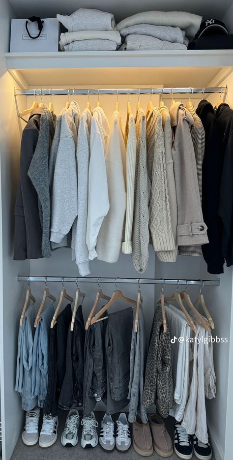 Closet Organisation, Room Organization Bedroom, Wardrobe Organisation, Clean Girl Aesthetic, Room Makeover Bedroom, Dream Apartment, Clean Room, Room Makeover Inspiration, Room Inspiration Bedroom