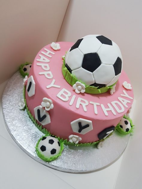 Soccer Cakes, Soccer Ball Cake, Soccer Birthday Cakes, Teen Cakes, 8 Birthday, Soccer Cake, Soccer Birthday Parties, Piñata Ideas, Soccer Theme