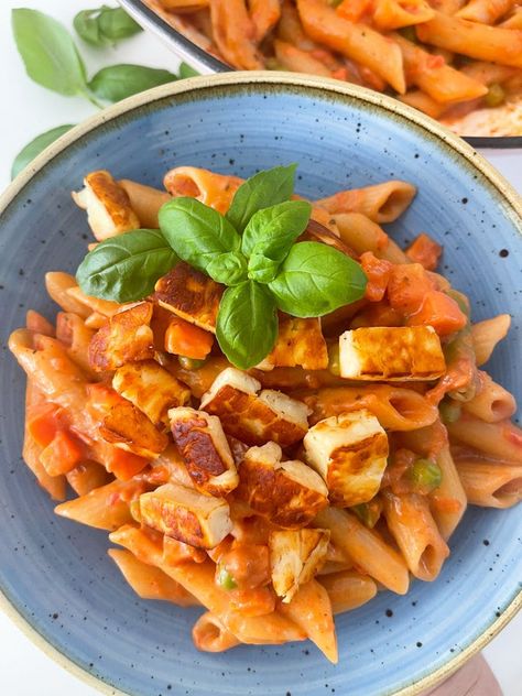 Uni Recipes, Crispy Halloumi, Halloumi Recipes, Halloumi Pasta, Pasta Bolognese Recipe, Pasta Recipes For Kids, Witch Grimoire, Spinach Risotto, Spaghetti Carbonara Recipe